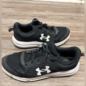 Under Armour Charged Assert Men’s Black/White Sneakers Used (Size 9.5-Regular)